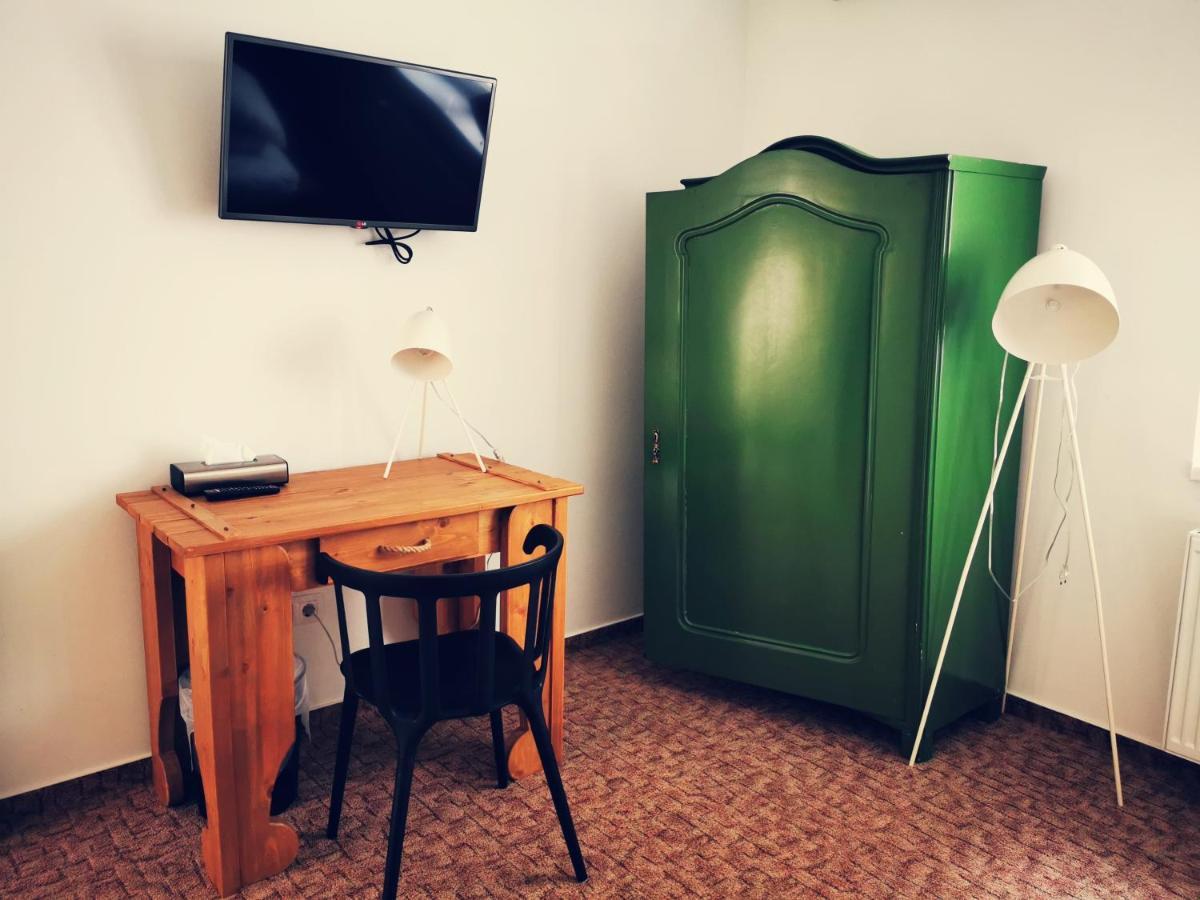 Szabolcs Vezér Panzió Bed and Breakfast Exterior foto