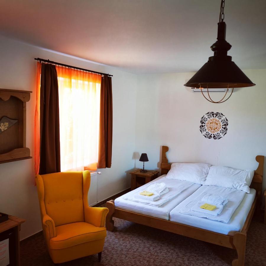 Szabolcs Vezér Panzió Bed and Breakfast Exterior foto